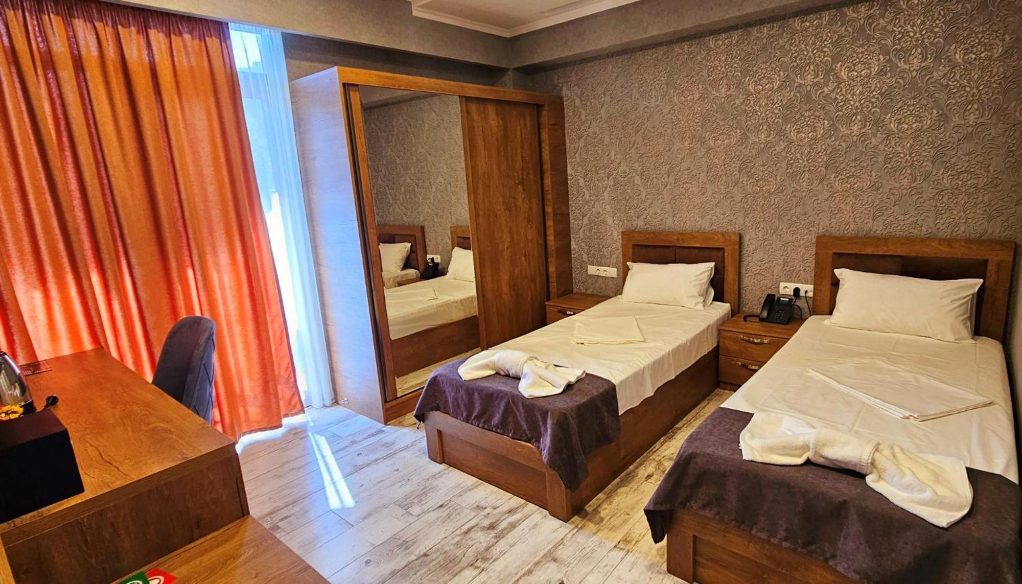 Sierra Hotel ティビリシ エクステリア 写真